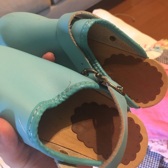 Girls Blue Clogs - Picture 3 of 4